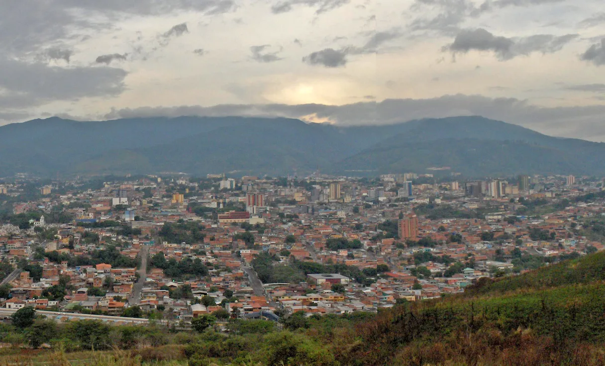 San Cristóbal al atardecer vista desde el Mirador